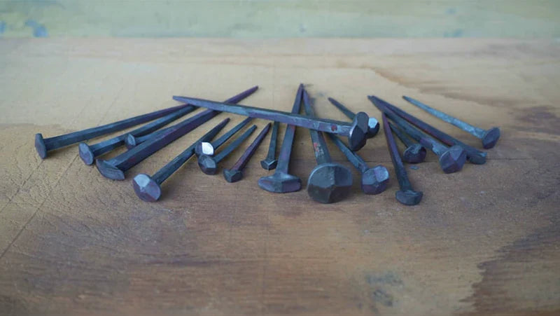 Nägel und Schrauben