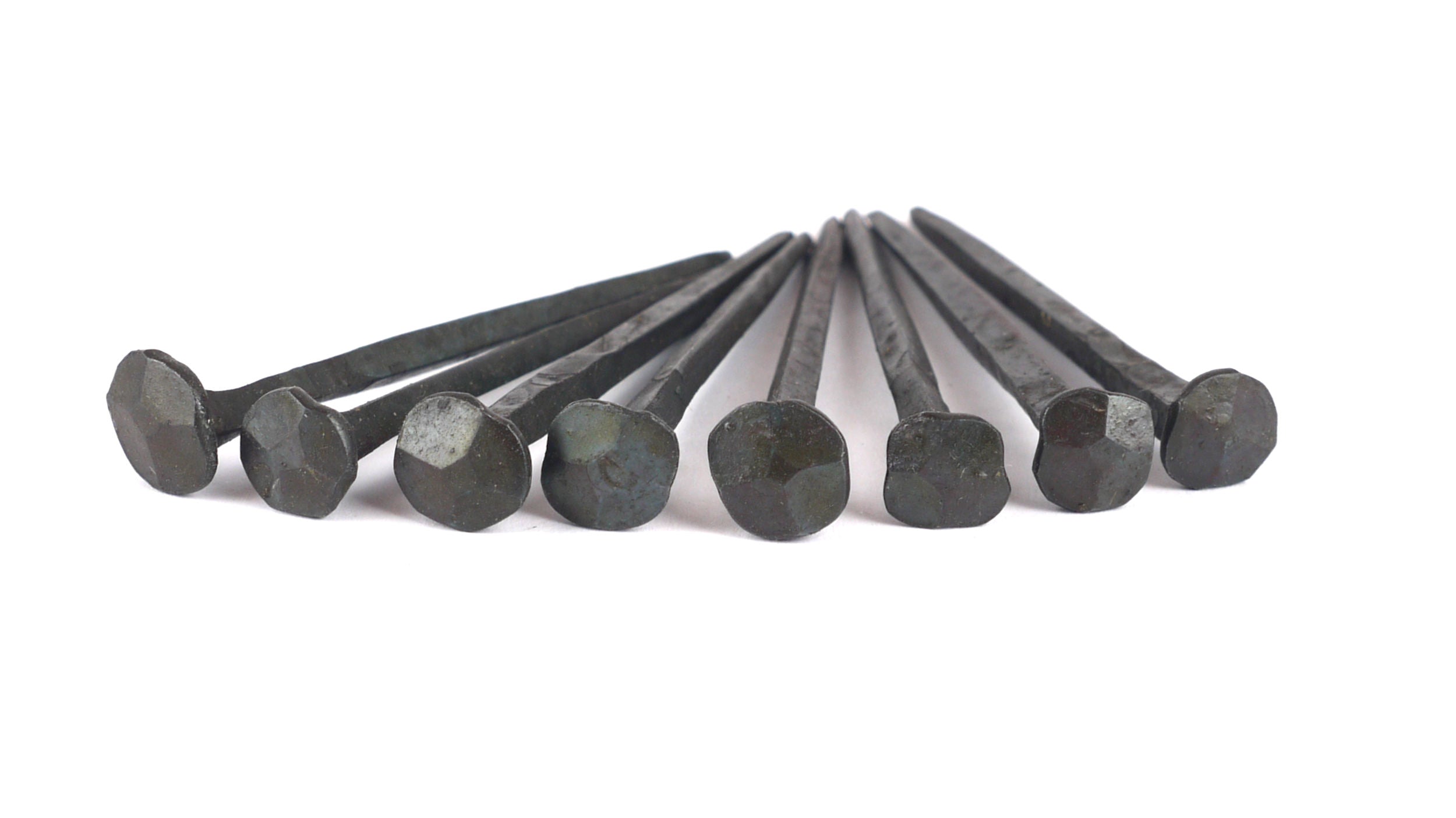 Geschmiedete Nägel, Handgeschmiedete Nägel