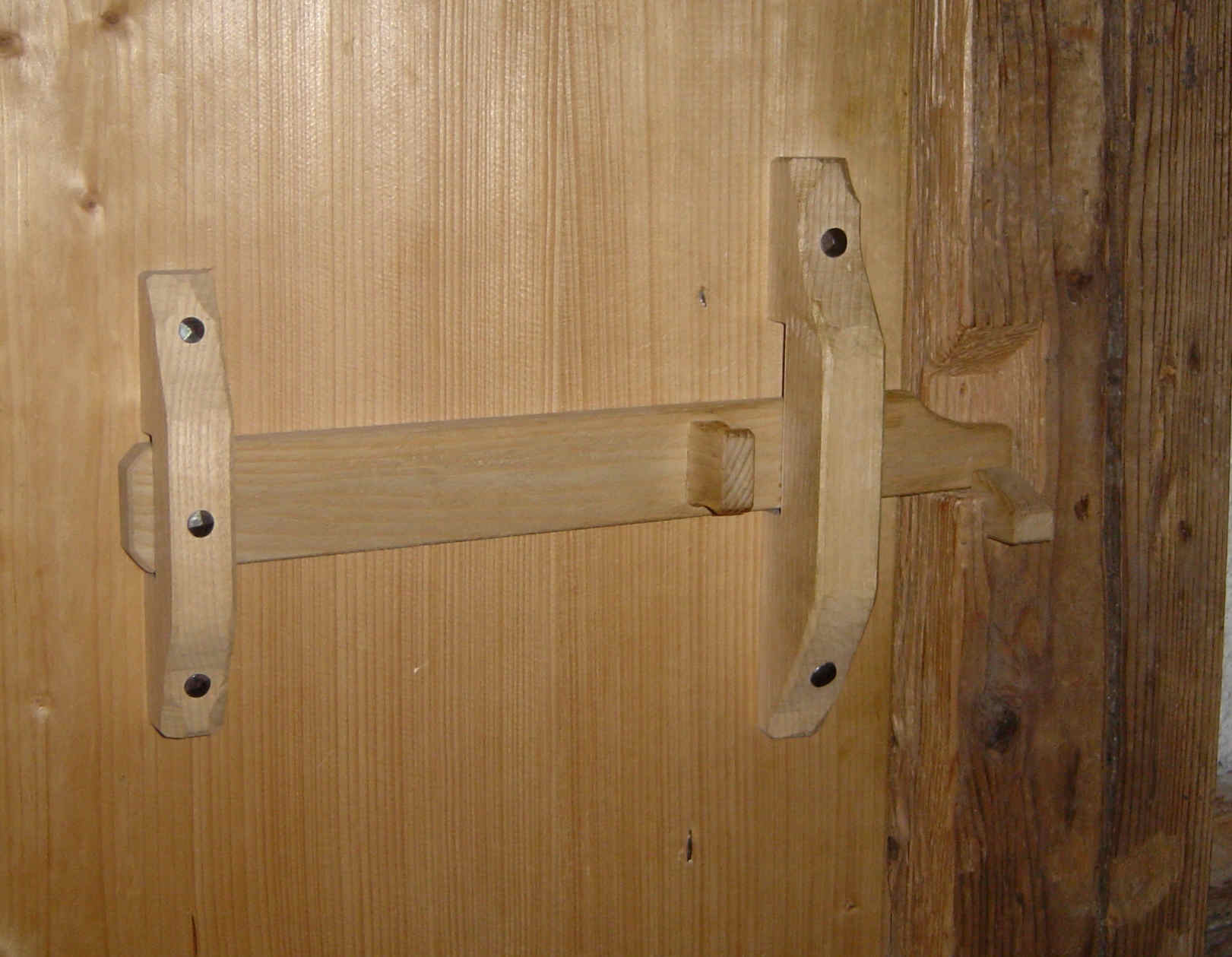 Geschmiedetes Türschloß, Holzschloß, Hebefalle