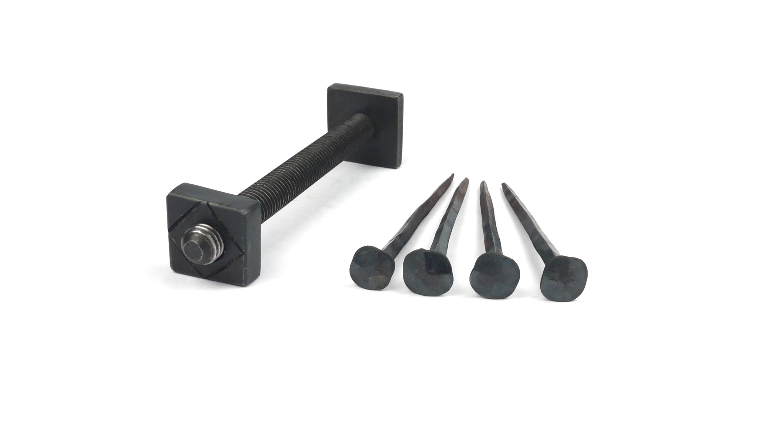 Geschmiedete Nägel und Schloßschraube